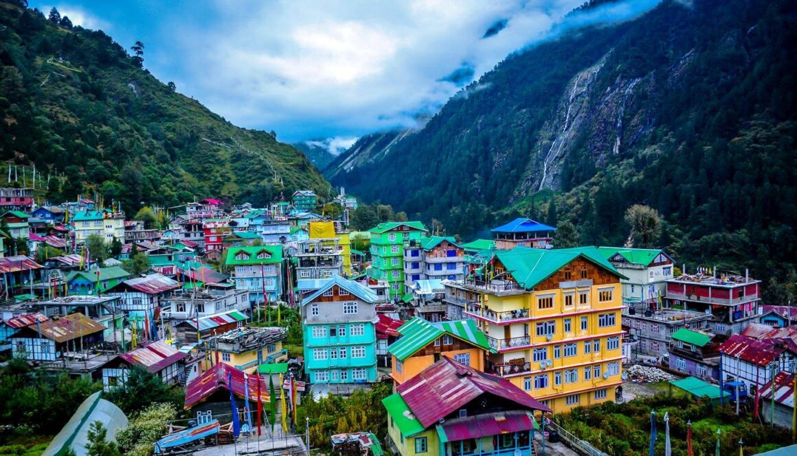 Lachung-City-In-between-the-Mountain-Ranges