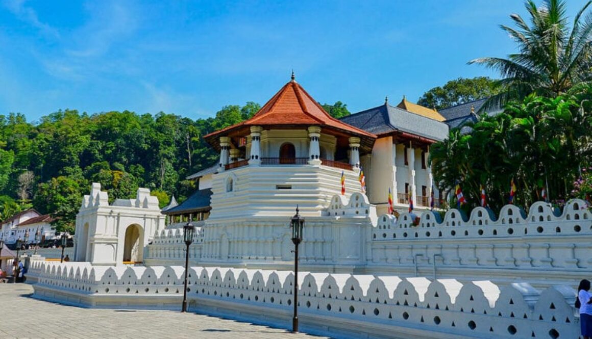 kandy-sri-lanka-tooth-temple-776x502